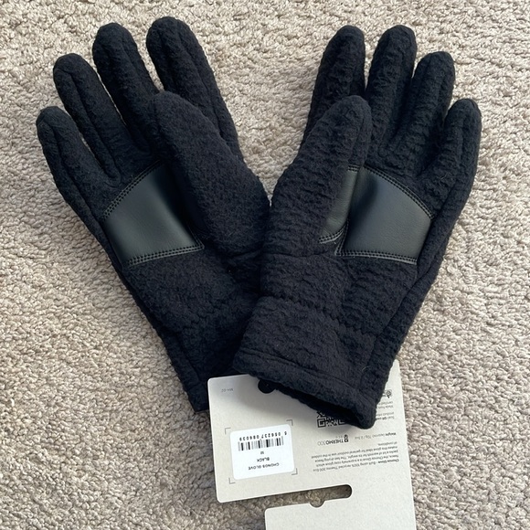 Chonos Black Gloves - Picture 3 of 4